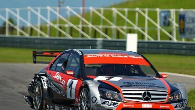 Antonín Charouz s vozem Mercedes Benz C-Klasse DTM při závodu MMČR divize 4 v Mostě. Antonín Charouz s vozem Mercedes Benz C-Klasse DTM při závodu MMČR divize 4 v Mostě.