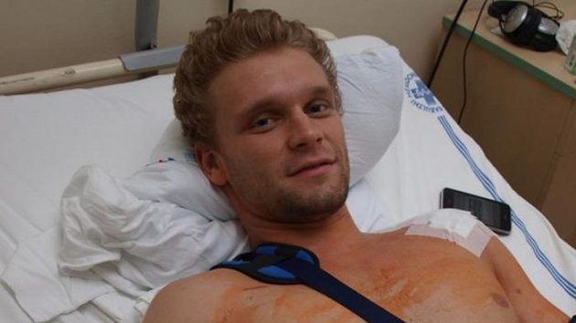 Ze svého zranění se nyní Martin Růžička zotavuje na ortopedické klinice olomoucké Fakultní nemocnice. Ze svého zranění se nyní Martin Růžička zotavuje na ortopedické klinice olomoucké Fakultní nemocnice.