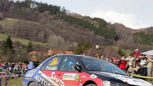 Sláva Ducháček s vozem Mitsubishi Lancer EVO IX na trati Valašské rallye. Ilustrační foto. Sláva Ducháček s vozem Mitsubishi Lancer EVO IX na trati Valašské rallye. Ilustrační foto.