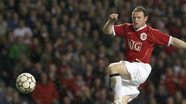 Wayne Rooney překonává brankáře AC Milán Didu v semifinále Ligy mistrů. Wayne Rooney překonává brankáře AC Milán Didu v semifinále Ligy mistrů.