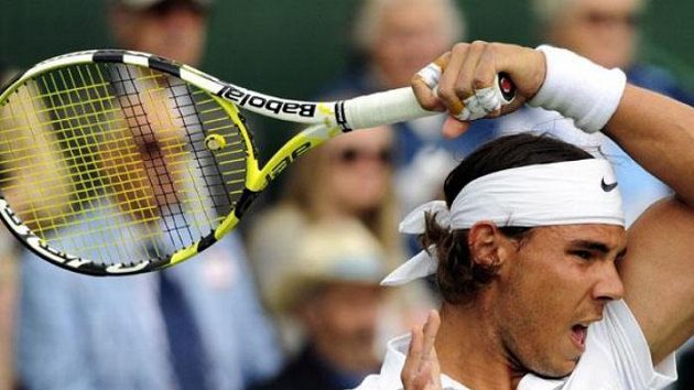Španělský tenista Rafael Nadal musel Wimbledon vzdát. Španělský tenista Rafael Nadal musel Wimbledon vzdát.
