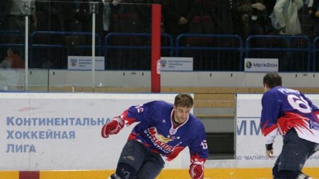 Čeští hokejisté Magnitogorsku Jan Marek (vlevo) a Tomáš Rolinek Čeští hokejisté Magnitogorsku Jan Marek (vlevo) a Tomáš Rolinek
