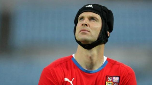 Brankář Petr Čech na tréninku fotbalové reprezentace. Brankář Petr Čech na tréninku fotbalové reprezentace.