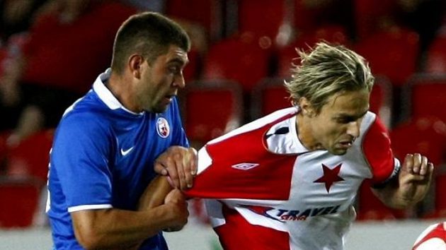 Jaroslav Černý v souboji s Ninkovem Jaroslav Černý v souboji s Ninkovem