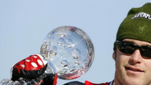 Američan Bode Miller s cenou za celkové vítězství v superobřím slalomu SP. Američan Bode Miller s cenou za celkové vítězství v superobřím slalomu SP.
