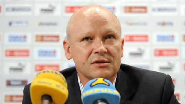 Ivan Hašek na tiskové konferenci v Praze Ivan Hašek na tiskové konferenci v Praze