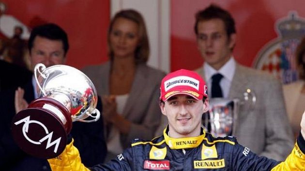 Robert Kubica se raduje z třetího místa při Velké ceně Monaka Robert Kubica se raduje z třetího místa při Velké ceně Monaka
