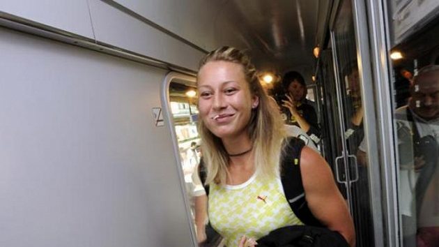 Tyčkařka Jiřina Ptáčníková ve vlaku Tyčkařka Jiřina Ptáčníková ve vlaku