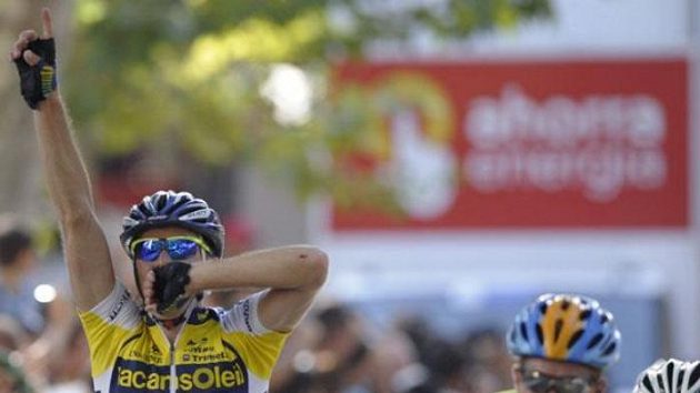 Cyklista Borut Božič (vlevo) se raduje v ícli 6. etapy Vuelty. Cyklista Borut Božič (vlevo) se raduje v ícli 6. etapy Vuelty.
