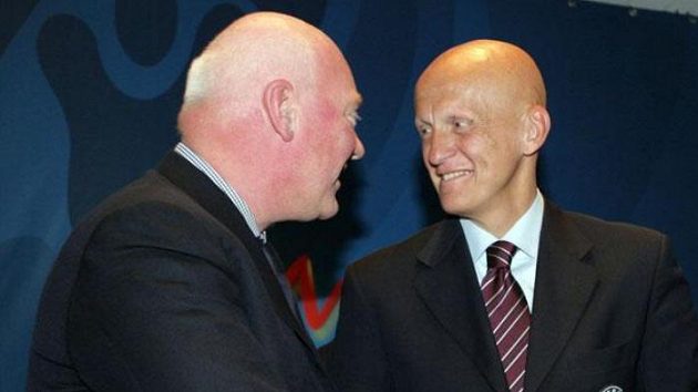 Výkonný ředitel společnosti Hublot Jean-Claude Biver s bývalým italským rozhodčím Collinou Výkonný ředitel společnosti Hublot Jean-Claude Biver s bývalým italským rozhodčím Collinou