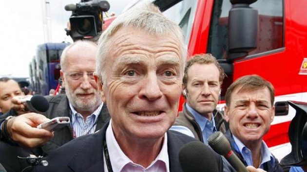 Prezident FIA Max Mosley při grand prix v Silverstonu Prezident FIA Max Mosley při grand prix v Silverstonu