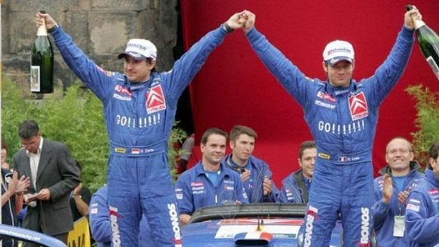 Francouzský jezdec Sébastien Loeb (Vpravo) se raduje se spolujezdcem Elenou z vítězství na Německé rallye. Francouzský jezdec Sébastien Loeb (Vpravo) se raduje se spolujezdcem Elenou z vítězství na Německé rallye.