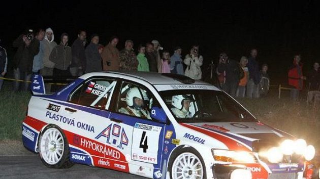 Roman Kresta (na archivním snímku z Rallye Krumlov) by neměl na startu Barum rallye chybět. Roman Kresta (na archivním snímku z Rallye Krumlov) by neměl na startu Barum rallye chybět.