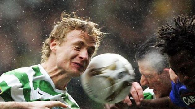 Jiří Jarošík (vlevo) během vzdušné bitvy o Glasgow. Jiří Jarošík (vlevo) během vzdušné bitvy o Glasgow.
