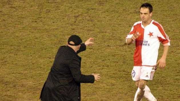 Lukáš Jarolím zahozenou penaltou v utkání proti Plzni svého otce Karla nepotěšil. Lukáš Jarolím zahozenou penaltou v utkání proti Plzni svého otce Karla nepotěšil.