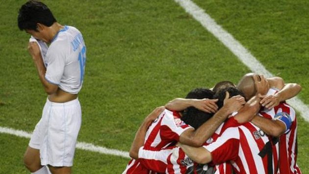 Fotbalisté Estudiantes oslavují gól v semifinále MS klubů. Fotbalisté Estudiantes oslavují gól v semifinále MS klubů.