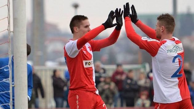 Radost dvou nových útočníků Slavie - zleva Lukáš Železník a Muris Mešanovič. Radost dvou nových útočníků Slavie - zleva Lukáš Železník a Muris Mešanovič.
