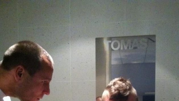 Vlasy Tomáše Berdycha jdou dolů. Vlasy Tomáše Berdycha jdou dolů.