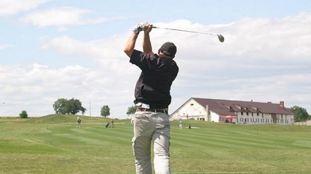 Pohled na nové golfové hřiště v Bitozevsi. Pohled na nové golfové hřiště v Bitozevsi.
