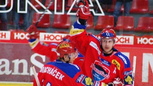 Hokejisty Českých Budějovic čeká znovu souboj s pražskou Slavií. Hokejisty Českých Budějovic čeká znovu souboj s pražskou Slavií.