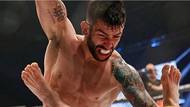 Carlo Pedersoli v akci. Zaujetí pro výměnu pěstí podělil po svém dědovi. Carlo Pedersoli v akci. Zaujetí pro výměnu pěstí podělil po svém dědovi.