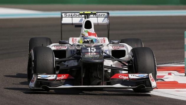 Sergio Pérez s vozem Sauber na okruhu v Abú Zabí. Sergio Pérez s vozem Sauber na okruhu v Abú Zabí.