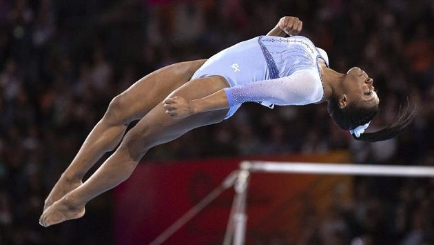 Americká gymnastka Simone Bilesová předvedla na MS ve Stuttgartu dva nové prvky. Americká gymnastka Simone Bilesová předvedla na MS ve Stuttgartu dva nové prvky.