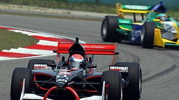 Pilot českého týmu A1 Grand Prix Filip Salaquarda při závodu v Šanghaji. Pilot českého týmu A1 Grand Prix Filip Salaquarda při závodu v Šanghaji.