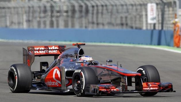 Britský pilot Jenson Button ze stáje McLaren na trati Britský pilot Jenson Button ze stáje McLaren na trati