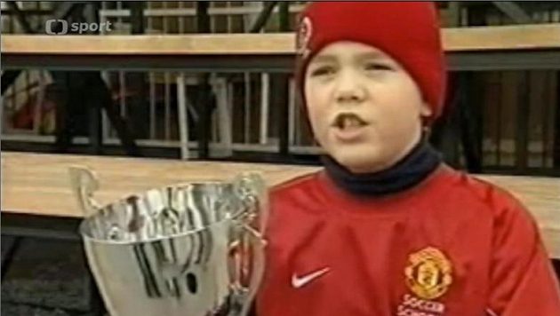 Ondřej Karafiát si jako 11letý dojel pro trofej až na Old Trafford... Ondřej Karafiát si jako 11letý dojel pro trofej až na Old Trafford...