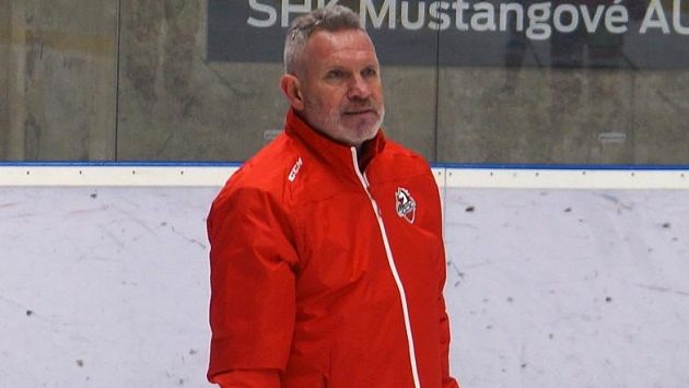 Milan Razým povede Pardubice i v příští sezoně. Milan Razým povede Pardubice i v příští sezoně.