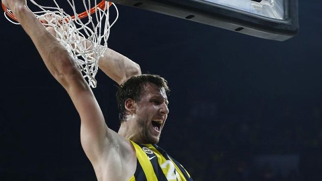 Jan Veselý z Fenerbahce na snímku z utkání s Realem Madrid. Jan Veselý z Fenerbahce na snímku z utkání s Realem Madrid.