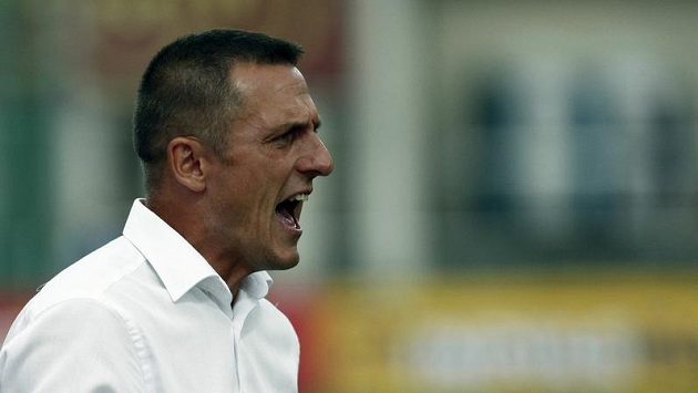 Luboš Kozel, trenér fotbalistů pražské Dukly. Luboš Kozel, trenér fotbalistů pražské Dukly.