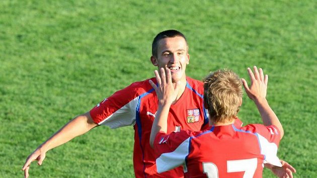 Tomáš Pekhart se raduje z gólu. Tomáš Pekhart se raduje z gólu.