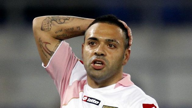 Takovou přípravu jsem ještě nezažili, jako by říkal Fabrizio Miccoli v dresu Palerma. Takovou přípravu jsem ještě nezažili, jako by říkal Fabrizio Miccoli v dresu Palerma.