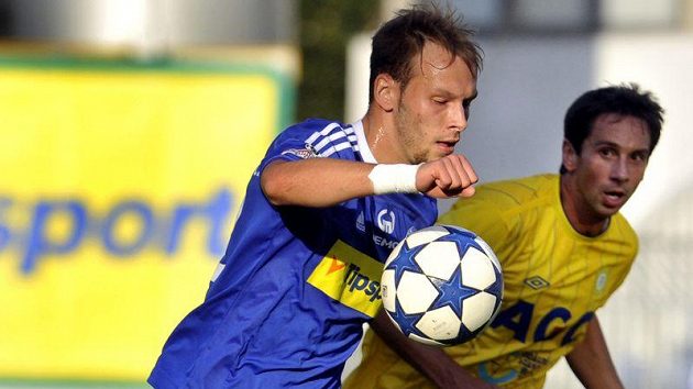 Útočník Sigmy Olomouc Jakub Petr (vlevo) a teplický obránce Milan Matula. Útočník Sigmy Olomouc Jakub Petr (vlevo) a teplický obránce Milan Matula.