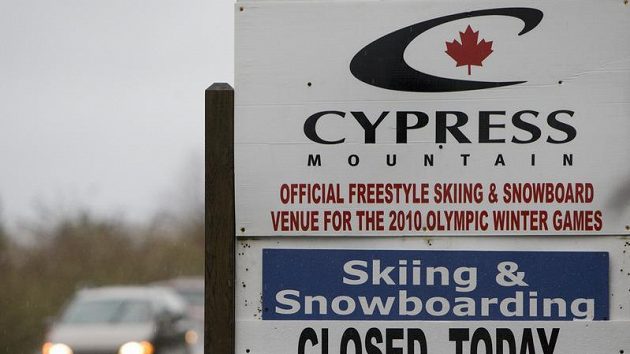 Skiareál v Cypress Mountain, kde budou během olympiády závodit akrobatičtí lyžaři a snowboardisté, byl kvůli rozbředlému sněhu uzavřen pro veřejnost. Skiareál v Cypress Mountain, kde budou během olympiády závodit akrobatičtí lyžaři a snowboardisté, byl kvůli rozbředlému sněhu uzavřen pro veřejnost.