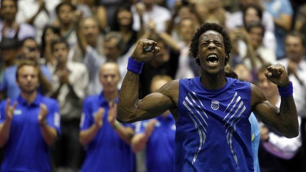Radost francouzského tenisty Gaela Monfilse po vítězství v semifinále Davis Cupu nad Argentinou. Radost francouzského tenisty Gaela Monfilse po vítězství v semifinále Davis Cupu nad Argentinou.