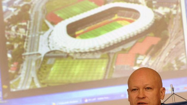 Předseda Českomoravského fotbalového svazu Ivan Hašek vystoupil 20. ledna v Ostravě na tiskové konferenci na téma nového fotbalového stadiónu. Předseda Českomoravského fotbalového svazu Ivan Hašek vystoupil 20. ledna v Ostravě na tiskové konferenci na téma nového fotbalového stadiónu.