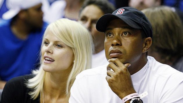 Tiger Woods a jeho bývalá žena Elin Nordegrenová. Tiger Woods a jeho bývalá žena Elin Nordegrenová.