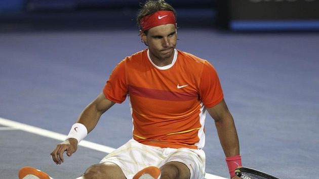 Rafael Nadal musel kvůli kolenu v Melbourne skončit. Rafael Nadal musel kvůli kolenu v Melbourne skončit.
