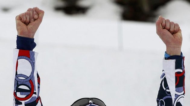 Běžec na lyžích Lukáš Bauer se raduje z bronzové olympijské medaile z trati 15 km volně. Běžec na lyžích Lukáš Bauer se raduje z bronzové olympijské medaile z trati 15 km volně.