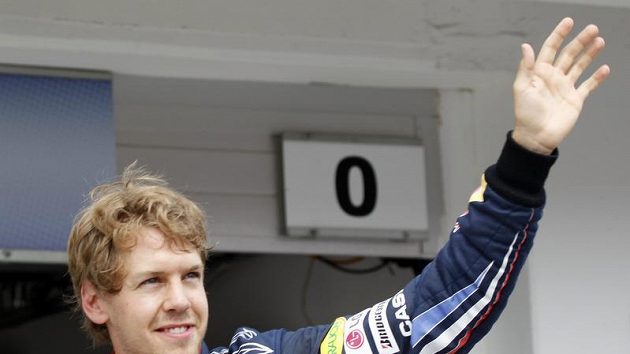 Sebastian Vettel se raduje z vítězství v kvalifikaci na GP Maďarska. Sebastian Vettel se raduje z vítězství v kvalifikaci na GP Maďarska.