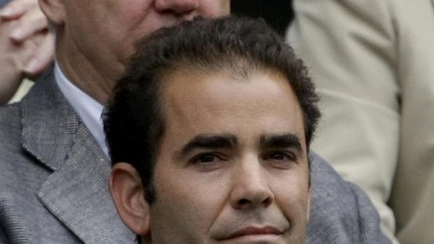Pete Sampras v čestné lóži během finále Wimbledonu. Pete Sampras v čestné lóži během finále Wimbledonu.