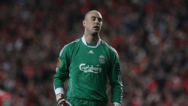 Brankář Pepe Reina bral se svým týmem doma jen bod. Brankář Pepe Reina bral se svým týmem doma jen bod.