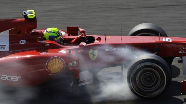 Felipe Massa s vozem Ferrari na okruhu v Japonsku. Felipe Massa s vozem Ferrari na okruhu v Japonsku.