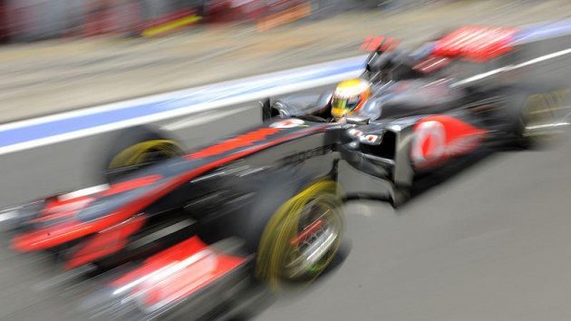 Lewis Hamilton s vozem McLaren Lewis Hamilton s vozem McLaren