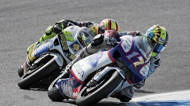 Karel Abraham před Lukášem Peškem ještě na loňských strojích třídy do 250 ccm Karel Abraham před Lukášem Peškem ještě na loňských strojích třídy do 250 ccm