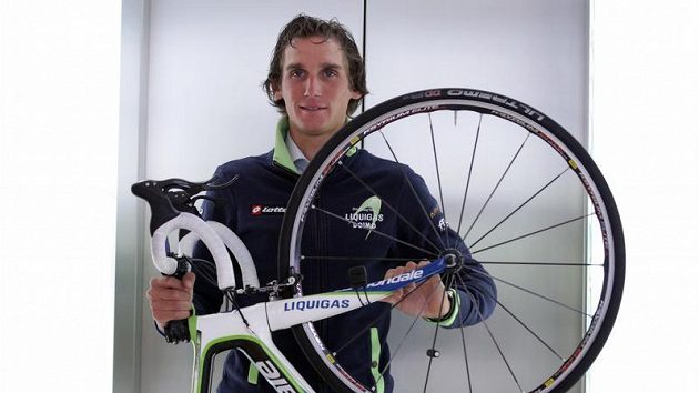 Cyklista Roman Kreuziger a jeho silniční speciál Cannondale pro Tour de France. Cyklista Roman Kreuziger a jeho silniční speciál Cannondale pro Tour de France.