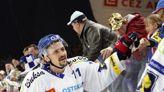 Hokejový útočník Vítkovic Viktor Ujčík Hokejový útočník Vítkovic Viktor Ujčík